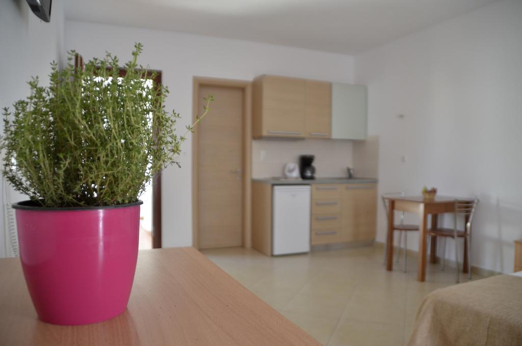 Alex Mike Apartman Ajía Ána Kültér fotó