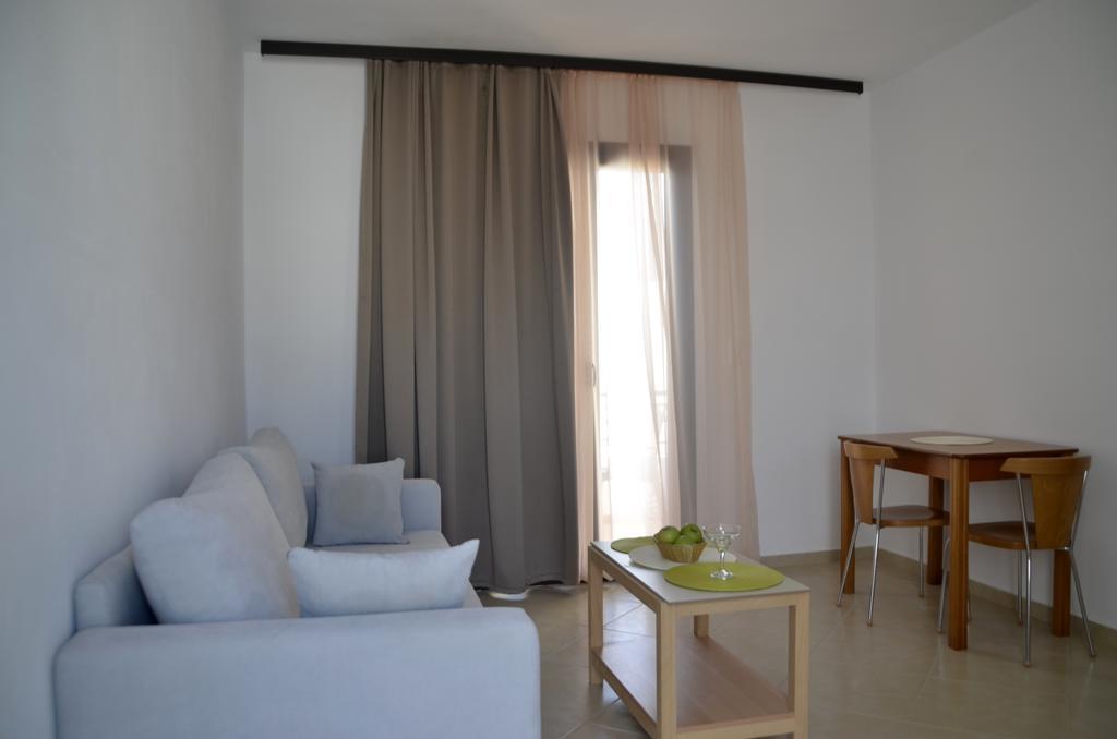 Alex Mike Apartman Ajía Ána Kültér fotó